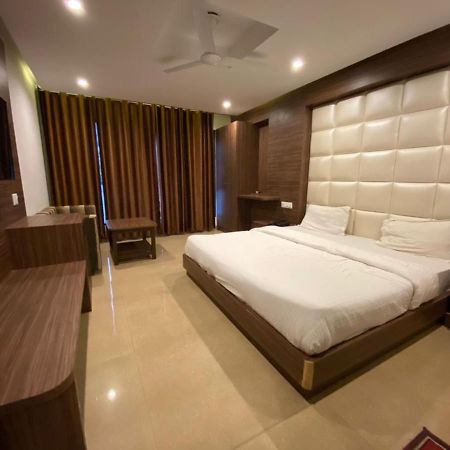 Готель Savoy Residency Масурі Екстер'єр фото